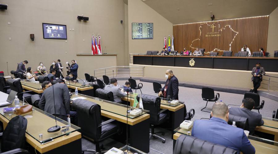 Parlamentares aprovam aumento de salário para servidores da Aleam e do MP-AM