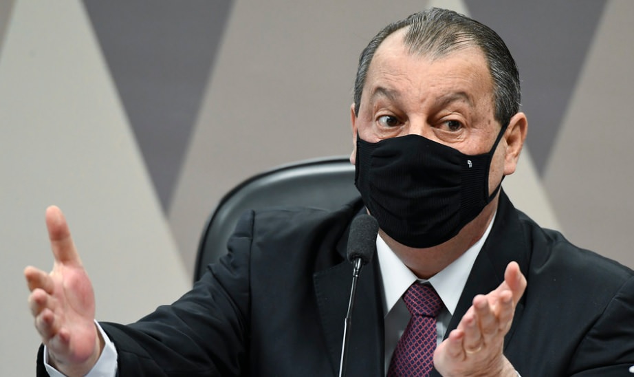 Omar vai convocar ministro da Saúde outra vez à CPI: 'Não quer magoar o chefe'
