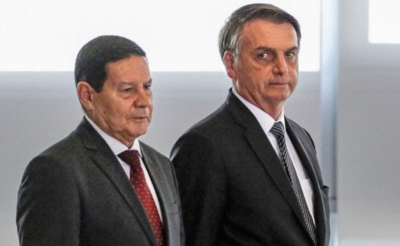 Bolsonaro volta atrás e diz que Mourão pode compor chapa em 2022