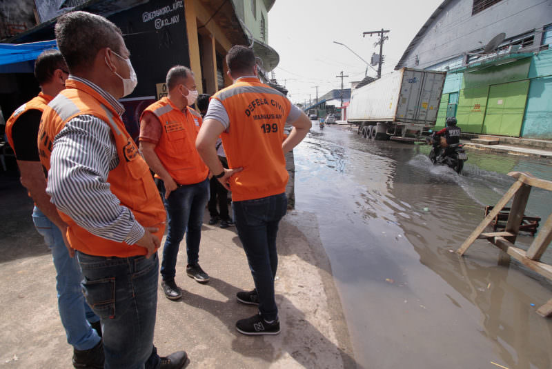 Prefeitura realiza primeiros estudos sobre enchentes na rua dos Barés