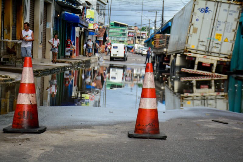 Trecho da rua dos Barés é interditado em Manaus
