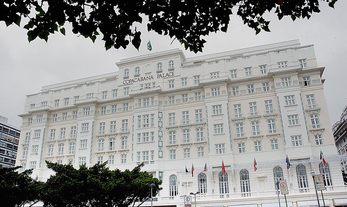Copacabana Palace é multado em mais de R$ 15 mil por ‘festa clandestina’