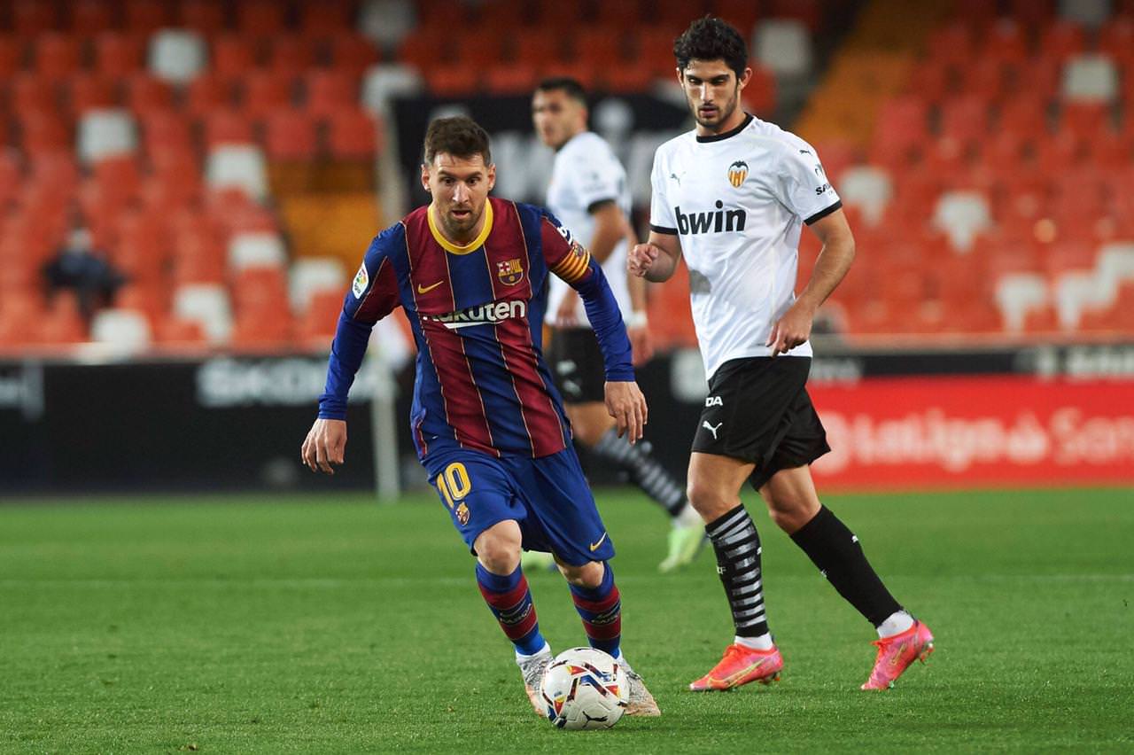 Messi resolve, Barcelona vence Valencia e se recupera no Espanhol