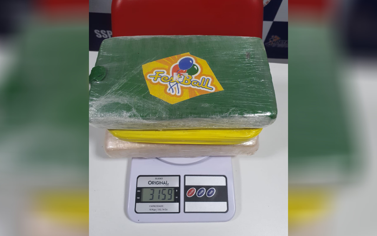 Polícia encontra tabletes de cocaína em barco no interior do AM