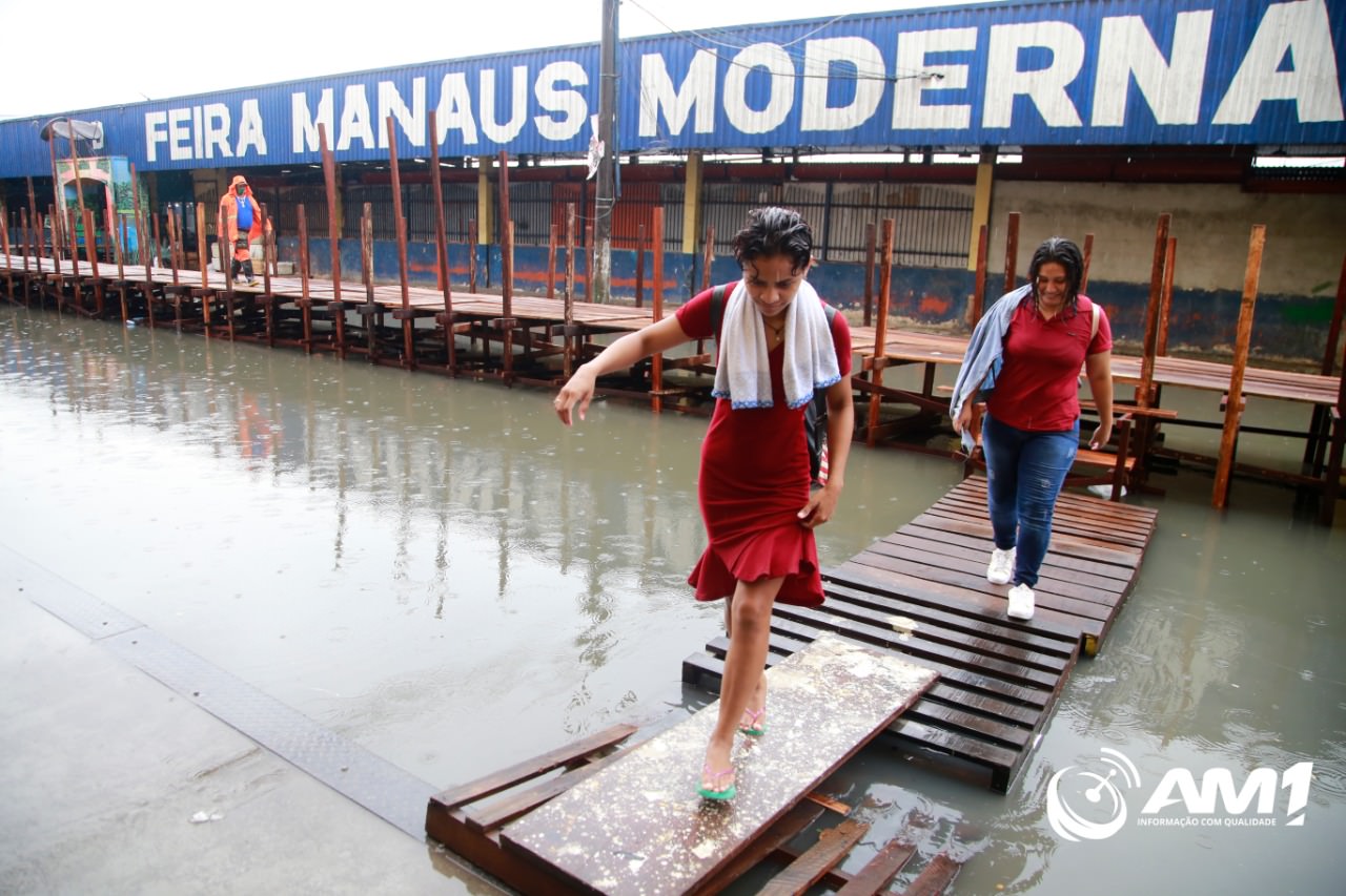 Manaus Moderna se prepara para possível cheia histórica