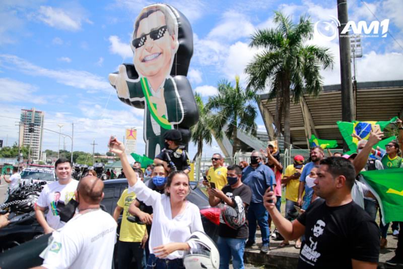 Internação de Bolsonaro mobiliza apoiadores para motociata em Manaus