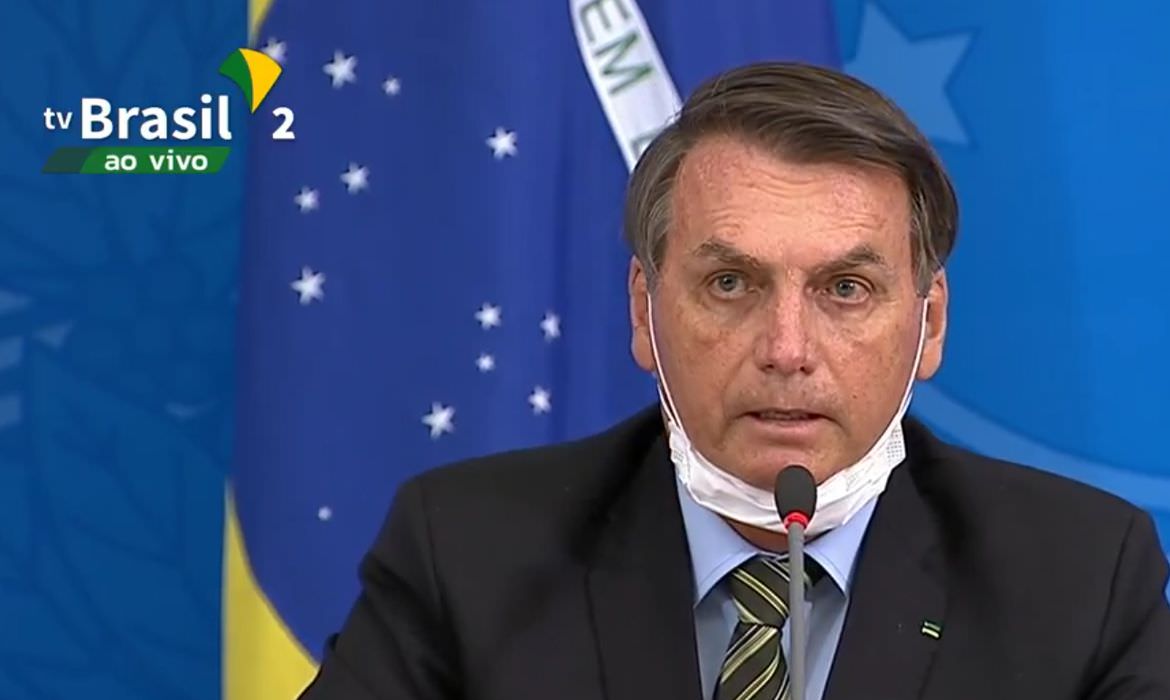 'Falta de caráter é a marca dele', diz Bolsonaro sobre Calheiros