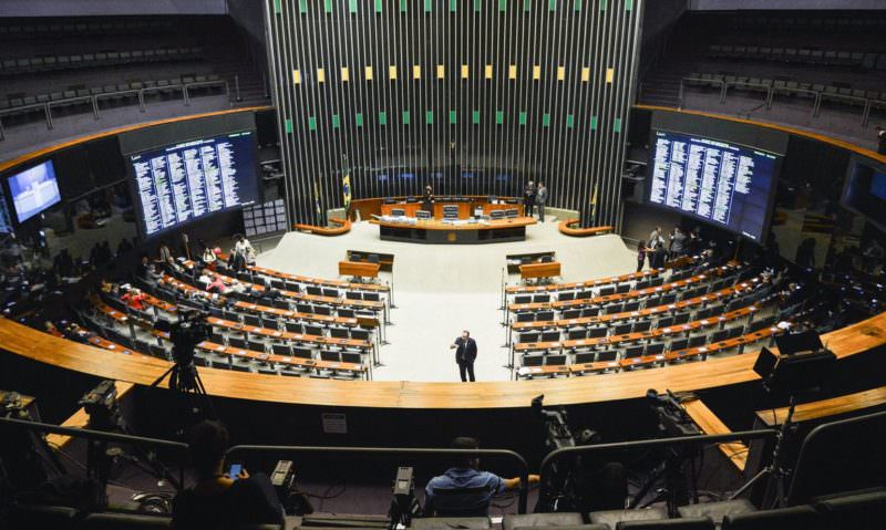 Com 300 votos a favor, Câmara aprova texto-base da PL do licenciamento ambiental