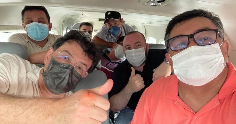 Dermilson Chagas, Eduardo Braga e Fausto Júnior aglomeram com direito à selfie no interior