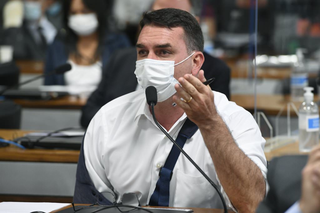 Defesa de Flávio Bolsonaro pede ao STJ anulação do caso das ‘rachadinhas’