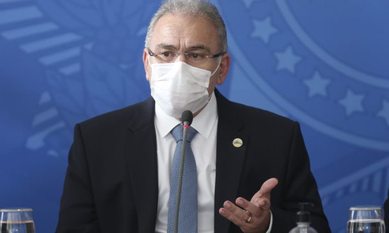 Queiroga diz que governo pretende vacinar todos os brasileiros em 2021