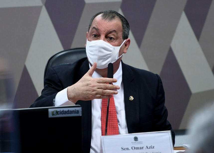 Bolsonaro critica projeto de Omar, que rebate: ‘compre vacina, não compre cloroquina’