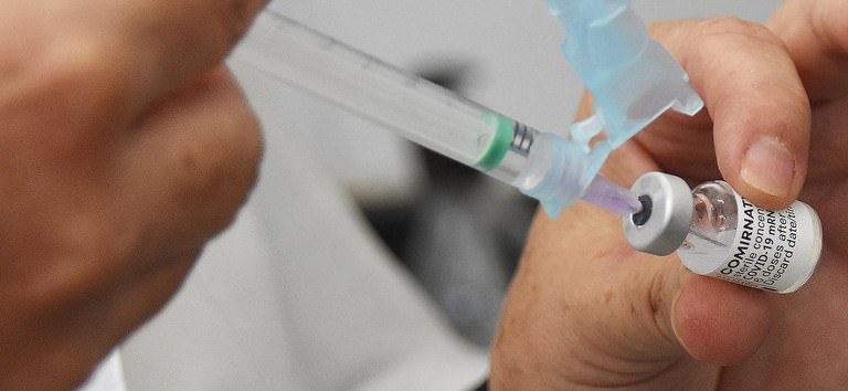 Brasil recebe mais de 600 mil doses da vacina da Pfizer