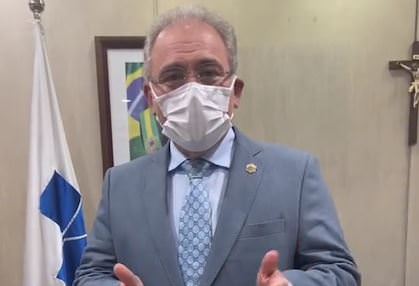 Ministro Queiroga anuncia aquisição de 4,5 milhões de kits para intubação