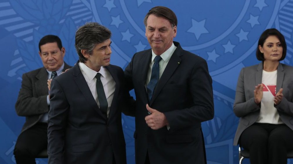 Teich reclama da cloroquina na CPI e Bolsonaro chama de 'canalha' quem é contra