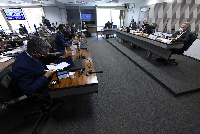 Pfizer recua, e CEO irá presencialmente à CPI da Pandemia