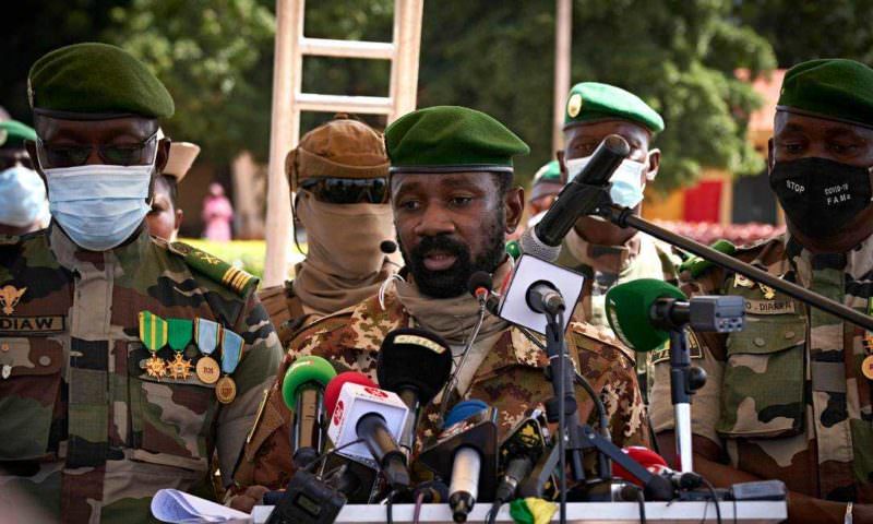 Coronel assume presidência do Mali após dois golpes em nove meses