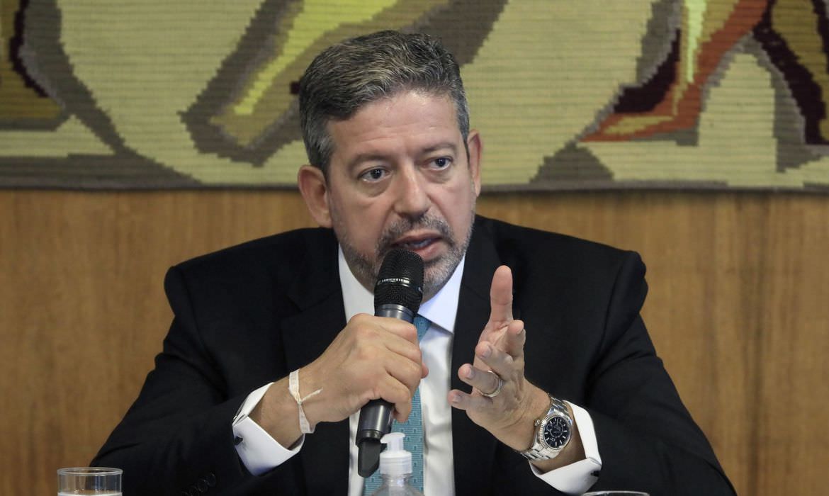 Lira diz que interesses políticos dificultam votação de reformas