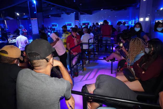 Polícia encerra festa clandestina com mais de 300 pessoas