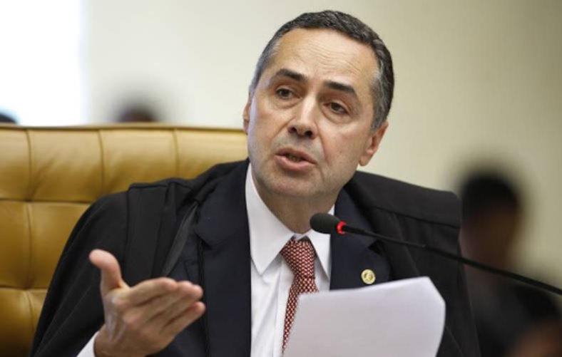 Barroso comemora aprovação da PEC da Reforma Eleitoral: 'louvo a decisão'