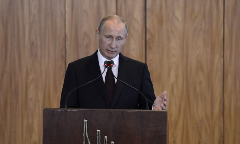 Rússia proíbe circulação de pessoas não vacinadas contra covid-19