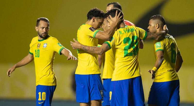 Seleção brasileira enfrenta Colômbia para garantir liderança na Copa América