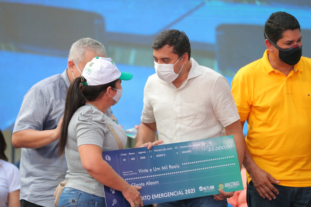 Mais de 9 mil famílias de Parintins recebem Auxílio Estadual Enchente de R$ 300
