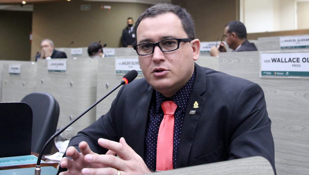Vereador de Manaus pede boicote ao Burger King após propaganda LGBT