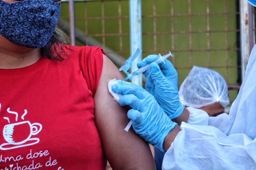 Manaus abre 39 pontos de vacinação contra a covid nesta quarta-feira
