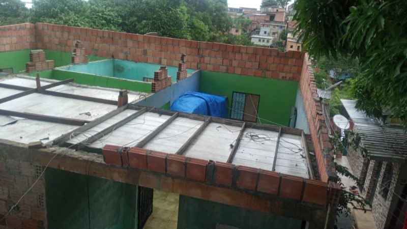 Casa é destelhada totalmente após forte chuva em Manaus