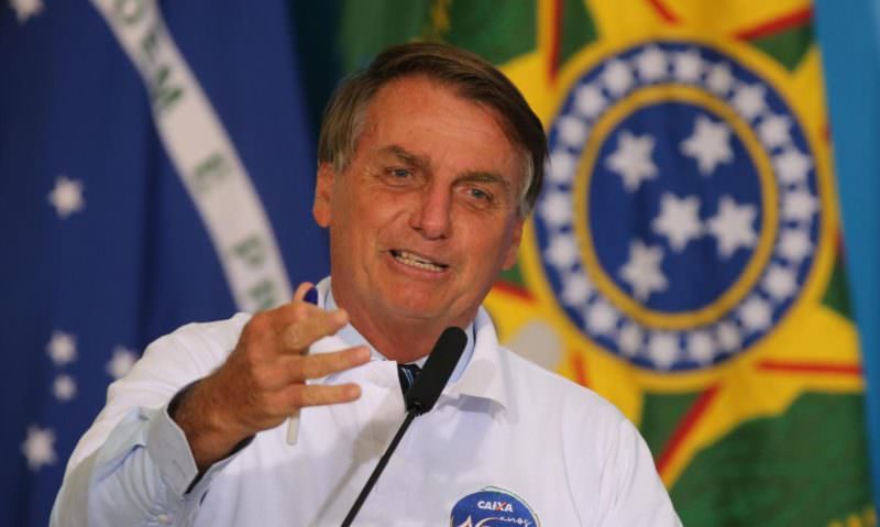 ‘Mentiras não vão nos tirar do poder’, afirma Bolsonaro