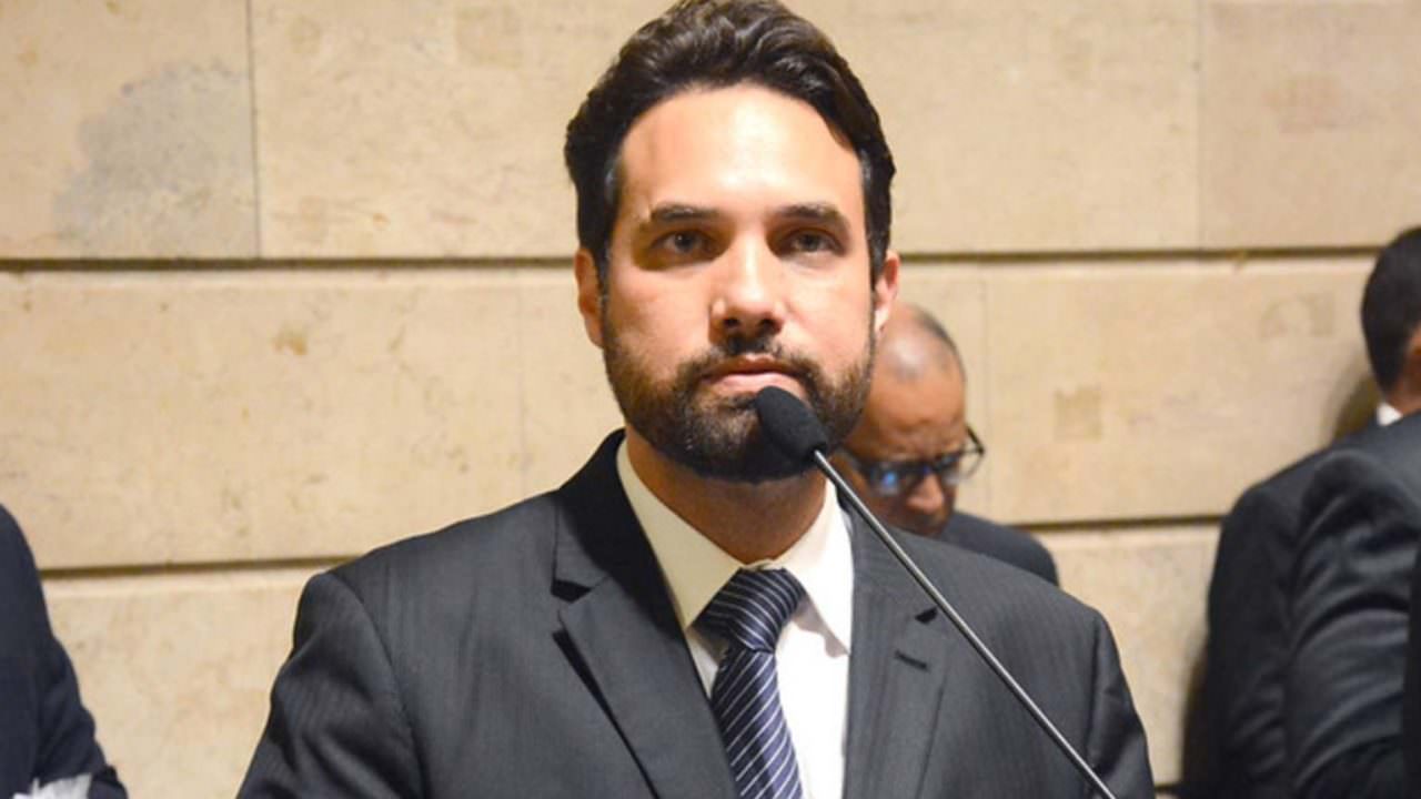 Dr. Jairinho tenta recuperar cargo de vereador na Câmara do RJ
