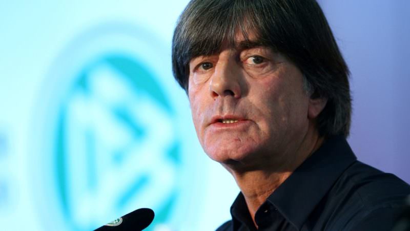 Joachim Loew é alvo de críticas após eliminação da Alemanha na Euro