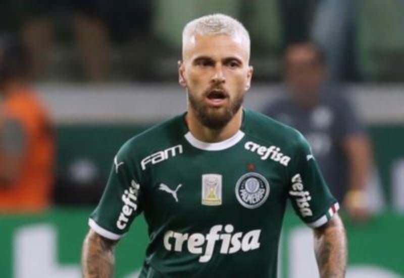 Lucas Lima é afastado do Palmeiras após participar de festa clandestina