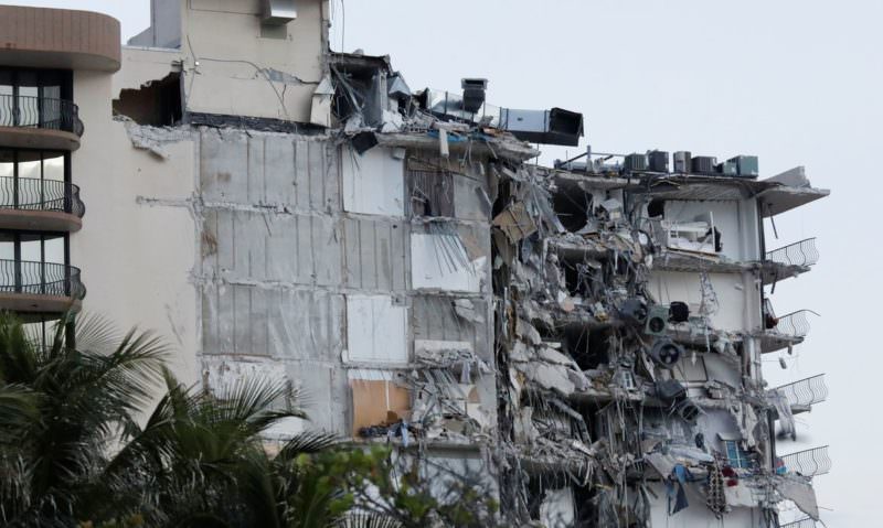Estrutura de prédio desaba, um morre e dezenas de pessoas ficam feridas em Miami