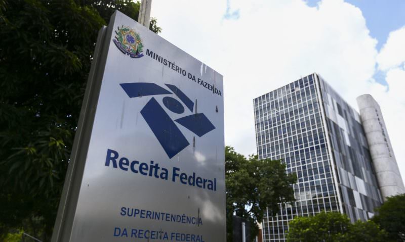 Arrecadação federal bate recorde de R$ 897 bilhões no primeiro semestre