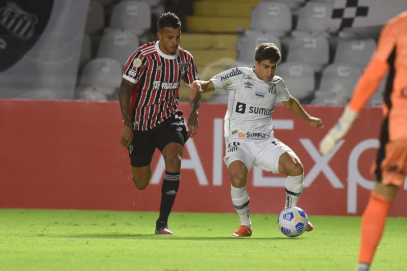 São Paulo reencontra Diniz e perde duelo contra o Santos