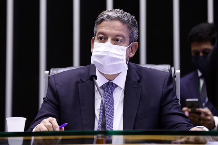 Lira defende fundo eleitoral para livrar campanhas das milícias