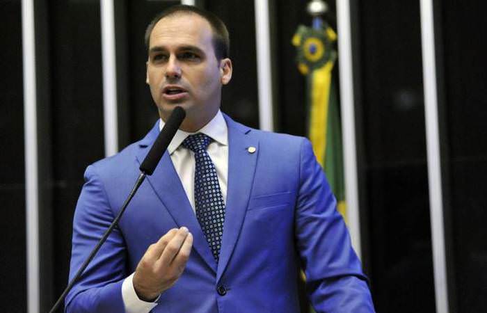 Eduardo Bolsonaro propõe CPI para investigar institutos de pesquisa