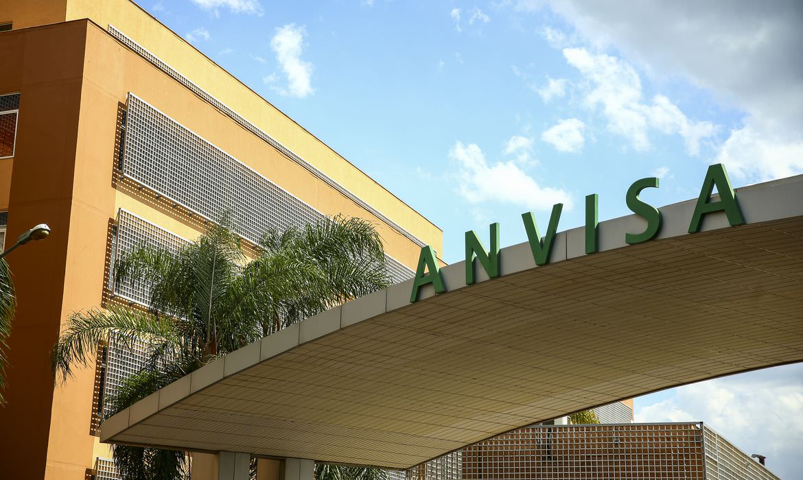 Anvisa atualiza lista de restrições de voos vindos da África por conta da nova variante
