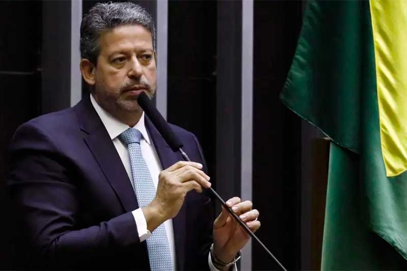 'Tudo indica que não', afirma Lira sobre aprovação do voto impresso