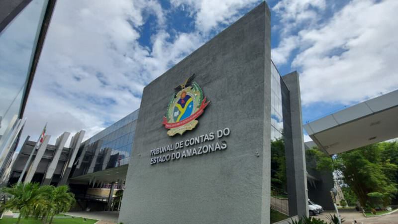 Vinte servidores aprovados em concurso são nomeados pelo TCE-AM