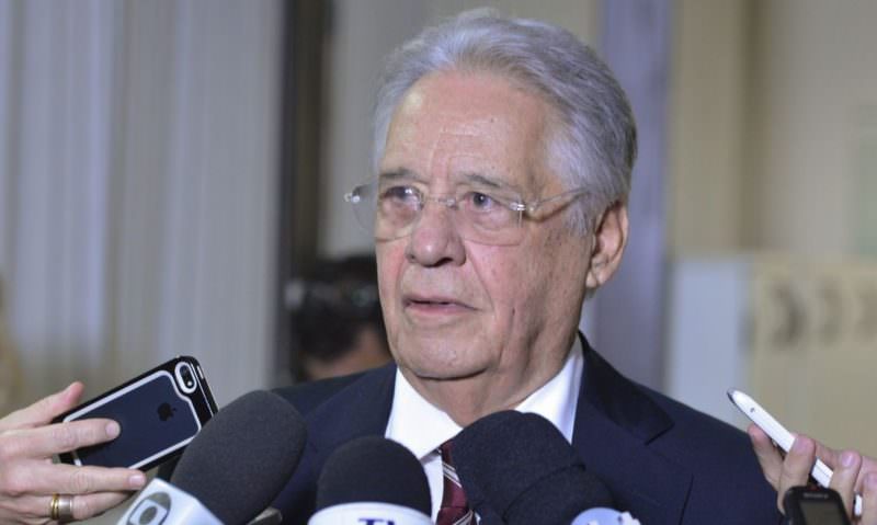 Aos 90 anos, ex-presidente FHC sofre acidente e fratura o fêmur
