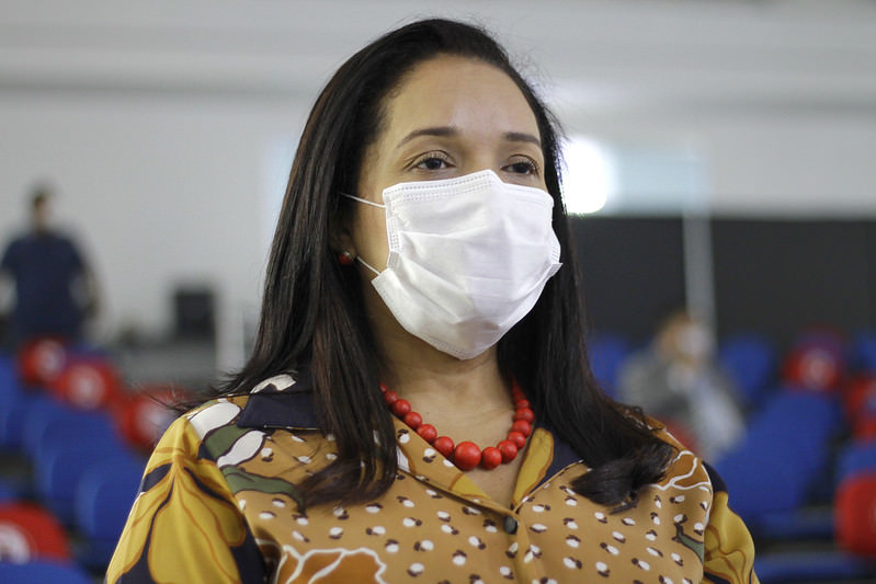 Jane Mara, da Semasc, testa positivo para covid um ano após ‘furar fila’ da vacina