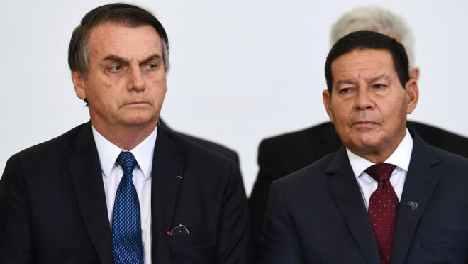 Insatisfeito com Mourão, Bolsonaro diz: ‘vice é igual cunhado, tem de aturar’