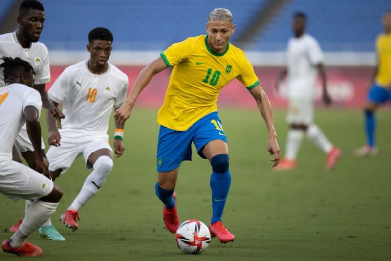 Com um a menos, Brasil empata sem gols com Costa do Marfim no futebol
