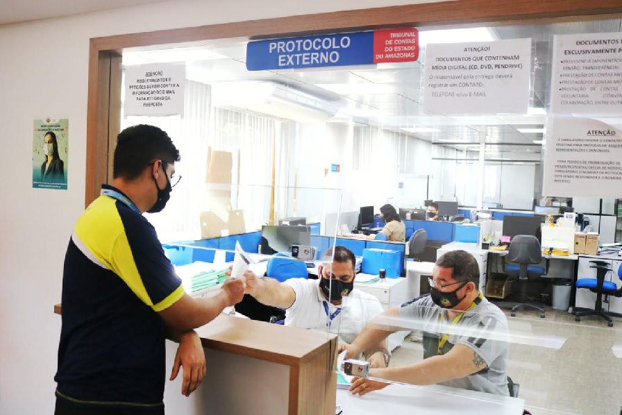 Prefeitura de Manaus é denunciada no TCE por falta de transparência em contratos