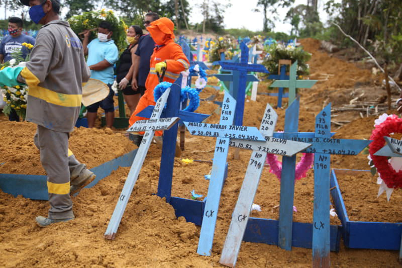 30 sepultamentos foram registrados em Manaus neste sábado