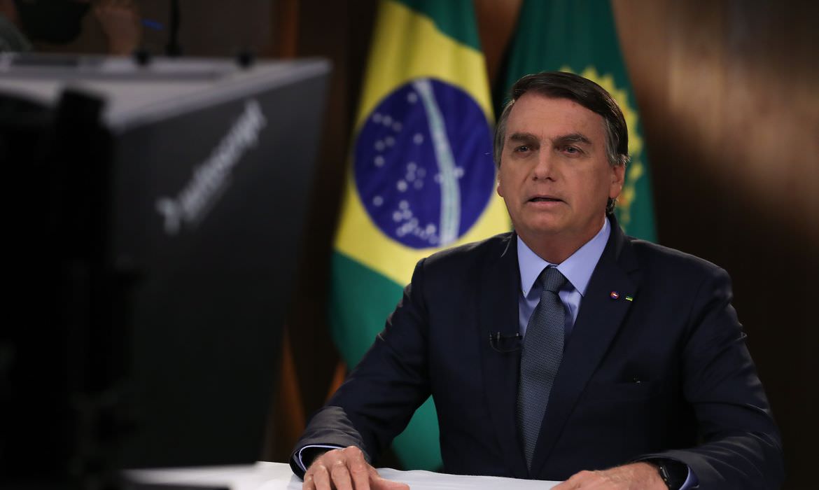 Bolsonaro comemora entrega de 13,5 mi de doses de vacinas: 'recorde'