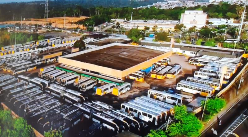 Prefeitura paga R$ 240 milhões para ônibus ficarem parados nas garagens